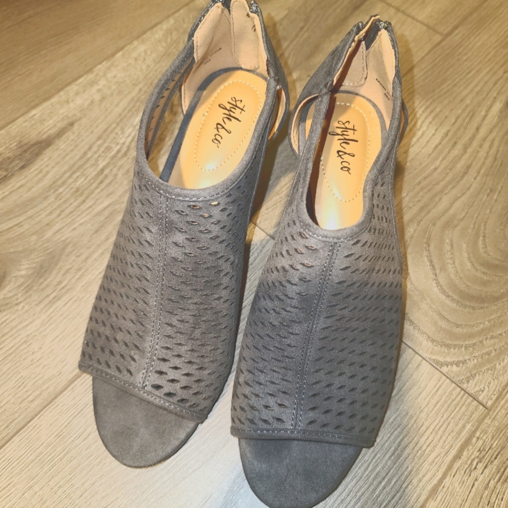 New grey bootie, size 8